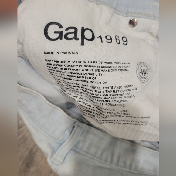 GAP Light Blue Jean Shorts - Picture 3 of 6
